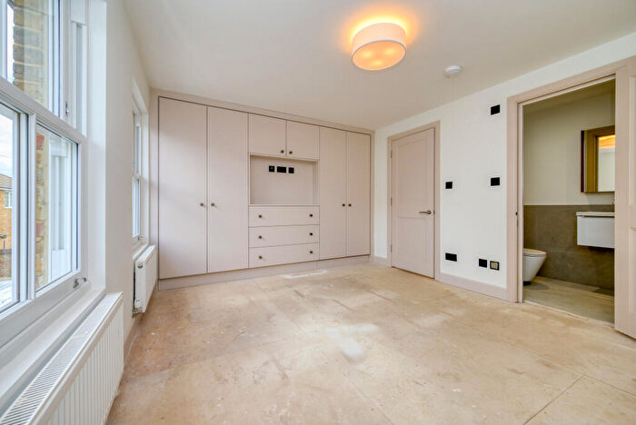 4 Bedroom Detached House For Sale In Northfield Road, Windsor, SL4