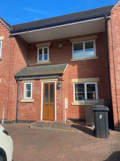 3 Bedroom Town House To Rent In Yew Tree Court, , Hatton, DE65