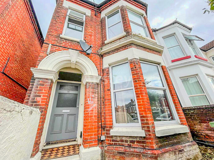 8 Bedroom Semi-Detached House To Rent In Wilton Avenue, Southampton, SO15