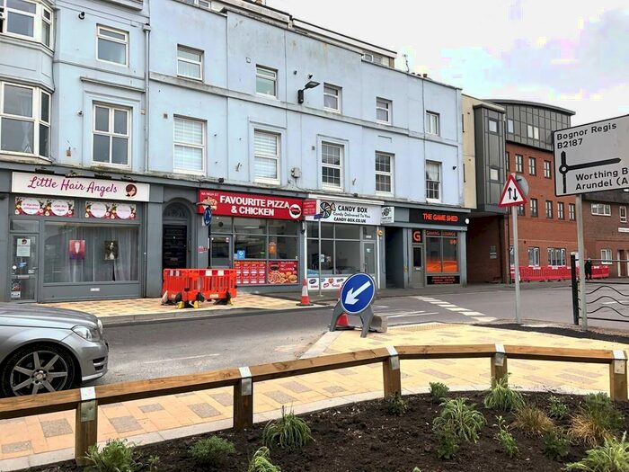 1 Bedroom Flat To Rent In High Street, Littlehampton, BN17