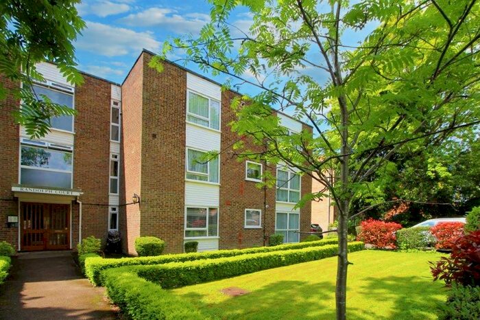 2 Bedroom Flat To Rent In The Avenue, Pinner, HA5