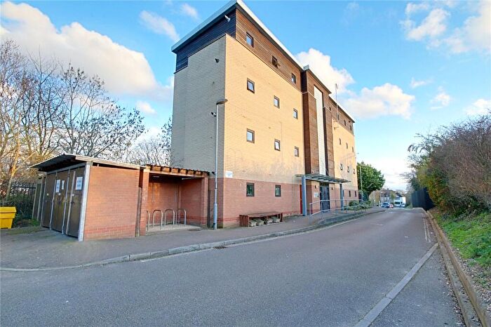 1 Bedroom Flat For Sale In Teal Close, Enfield, EN3