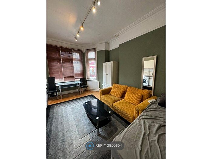 1 Bedroom Flat To Rent In Castletown Road, London, W14