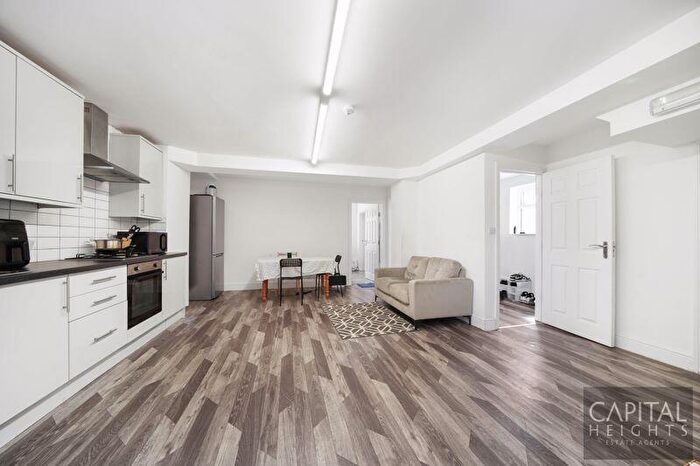 3 Bedroom Apartment To Rent In Bow Road, London, E3