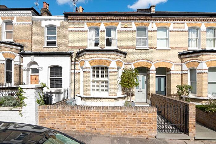 3 Bedroom Terraced House For Sale In Salcott Road, London, SW11