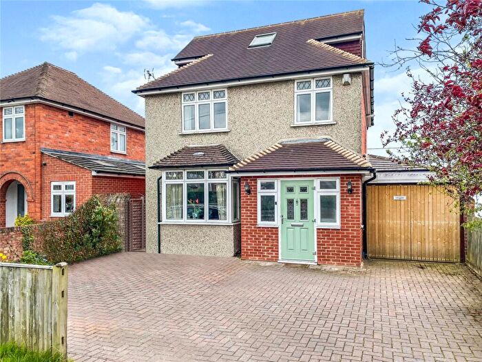 4 Bedroom Detached House For Sale In Bath Road, Thatcham, Berkshire, RG18