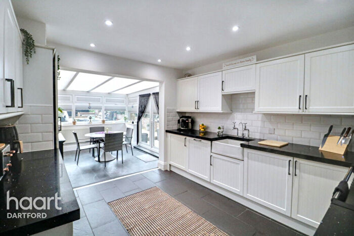 3 Bedroom Semi-Detached House For Sale In Common Lane, Wilmington, DA2