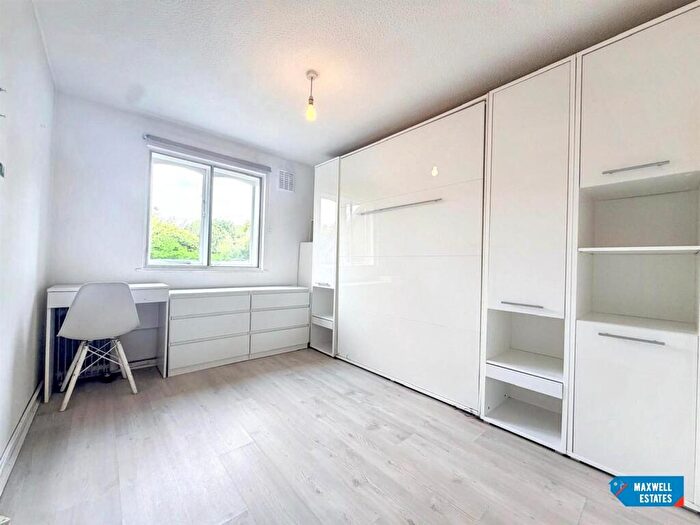 2 Bedroom Apartment To Rent In Springwood Crescent, Edgware, HA8
