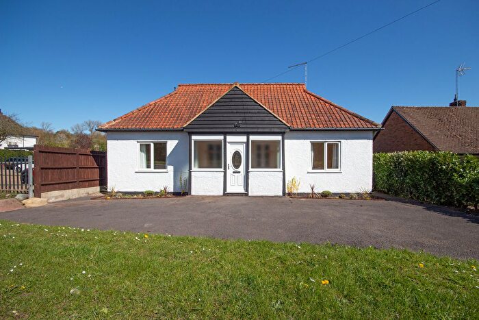 3 Bedroom Detached Bungalow For Sale In Codicote Road, Codicote, AL6