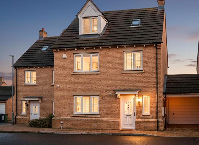 3 Bedroom Property For Sale In Gunn Close, Rayleigh, SS6