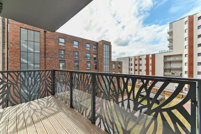 1 Bedroom Apartment For Sale In Cityview Point, Leven Wharf, Poplar, London, E14