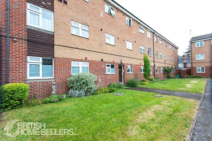 2 Bedroom Flat For Sale In Maidenhead Road, Windsor, Berkshire, SL4