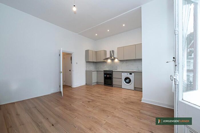 2 Bedroom Flat To Rent In Streatley Road, London, NW6