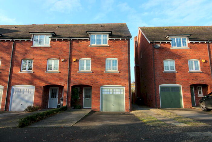 4 Bedroom Town House To Rent In Crowden Drive, Leamington Spa, CV32