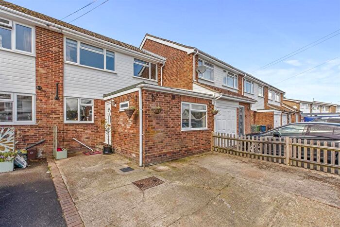 4 Bedroom Terraced House For Sale In Graeme Avenue, Prestwood (detached Garden Studio), HP16