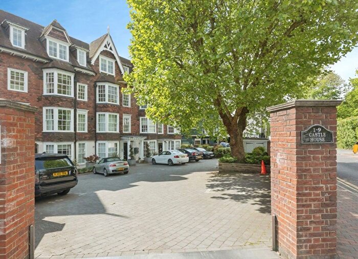 2 Bedroom Maisonette For Sale In London Road, Tunbridge Wells, Kent, TN1