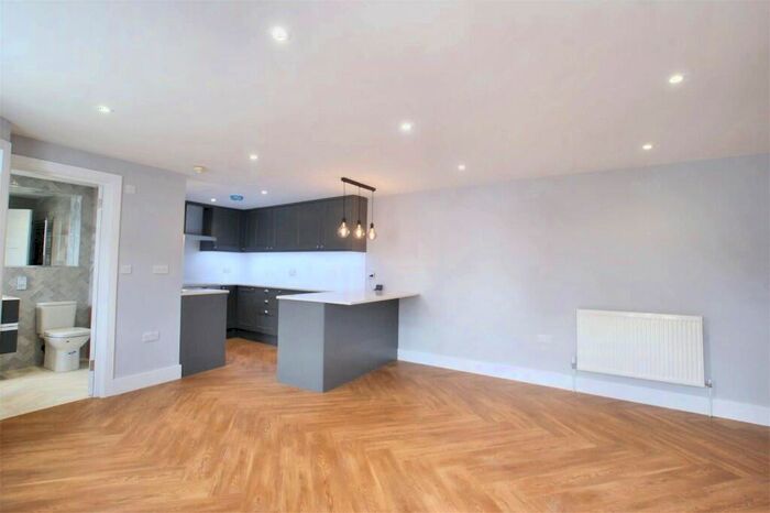 1 Bedroom Flat To Rent In Claremont Close, Walton-On-Thames, Surrey, KT12