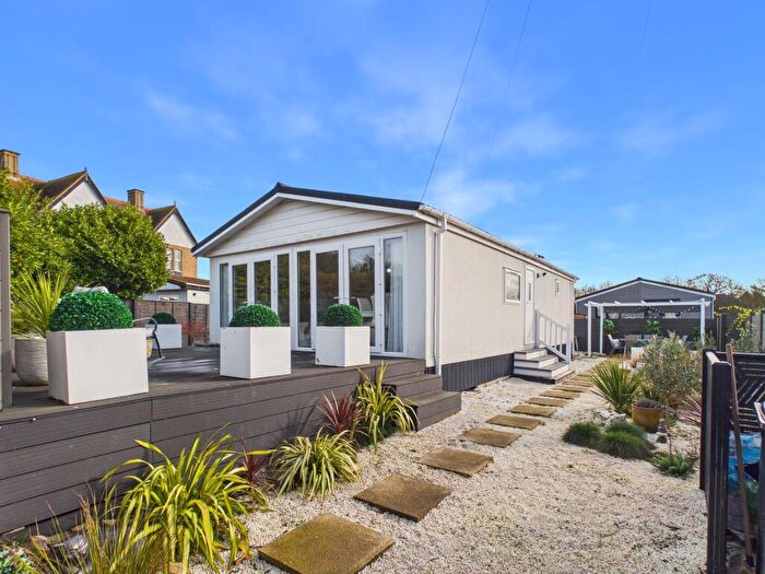 2 Bedroom Park Home For Sale In Upton Park, Main Street, Upton., PE28