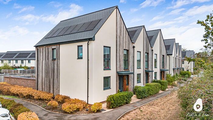 3 Bedroom End Of Terrace House For Sale In Braeburn Avenue, Elmsbrook, Bicester, OX27