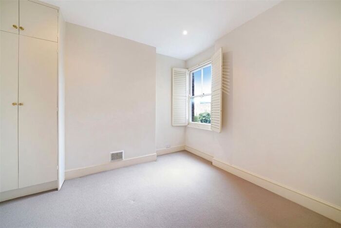 2 Bedroom Flat To Rent In Vera Road, London, SW6
