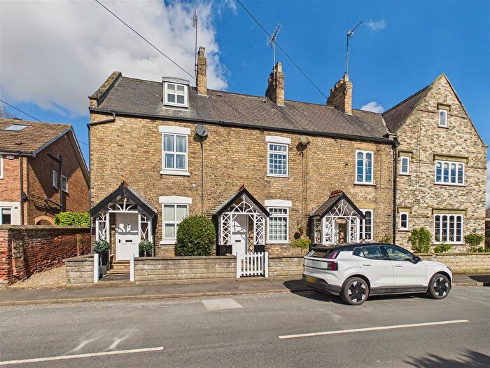 3 Bedroom Cottage For Sale In Main Street, Swanland, HU14