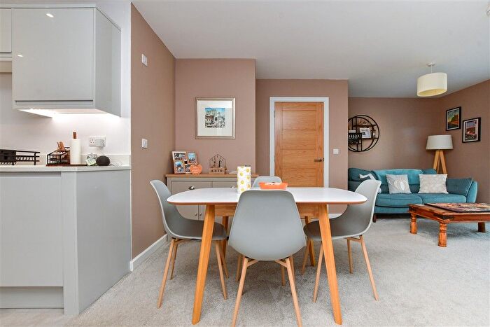 2 Bedroom Flat For Sale In Beach Avenue, Birchington, Kent, CT7