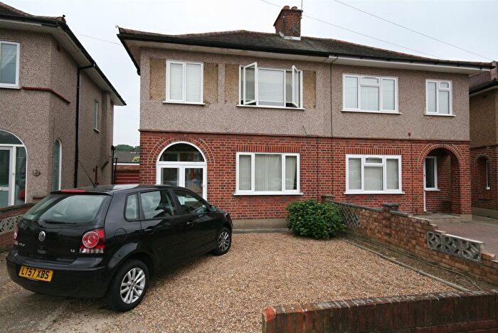 3 Bedroom Semi-Detached House For Sale In Goshawk Gardens, Hayes, UB4