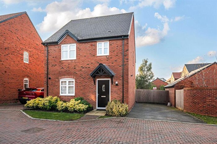 3 Bedroom Detached House For Sale In Dace Bank, Biddenham, Bedford, MK40