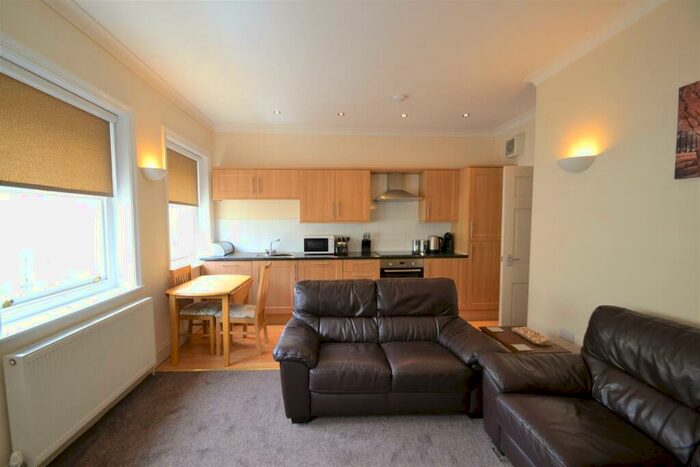 1 Bedroom Flat To Rent In Oriental Place, Brighton, East Sussex, BN1