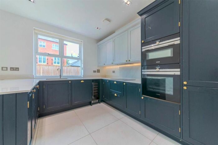 4 Bedroom Property To Rent In Sassoon Drive, Trent Park, London, EN4