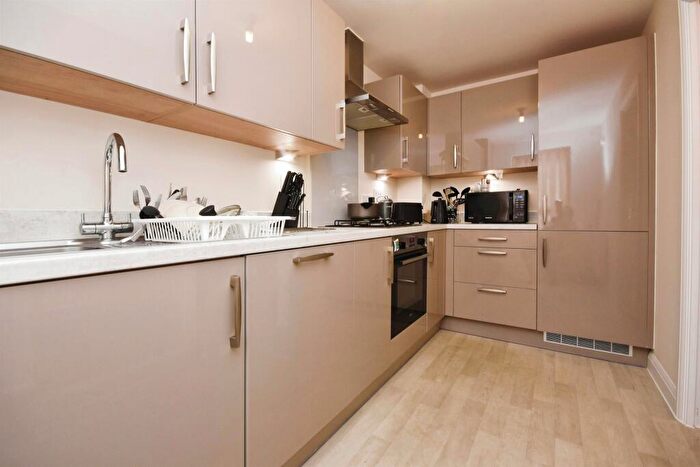 3 Bedroom Semi-Detached House For Sale In Freeman Road, Hullbridge, Hockley, SS5