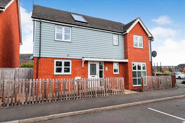 3 Bedroom Semi Detached House For Sale In Bantry Road, Cippenham, Slough, SL1
