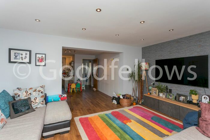 3 Bedroom Detached House To Rent In Derwent Road, London, SW20