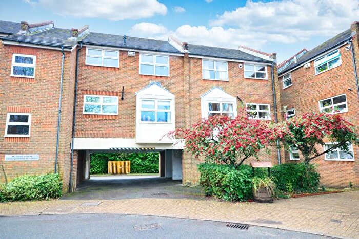 1 Bedroom Apartment For Sale In Manning Close, East Grinstead, West Sussex, RH19