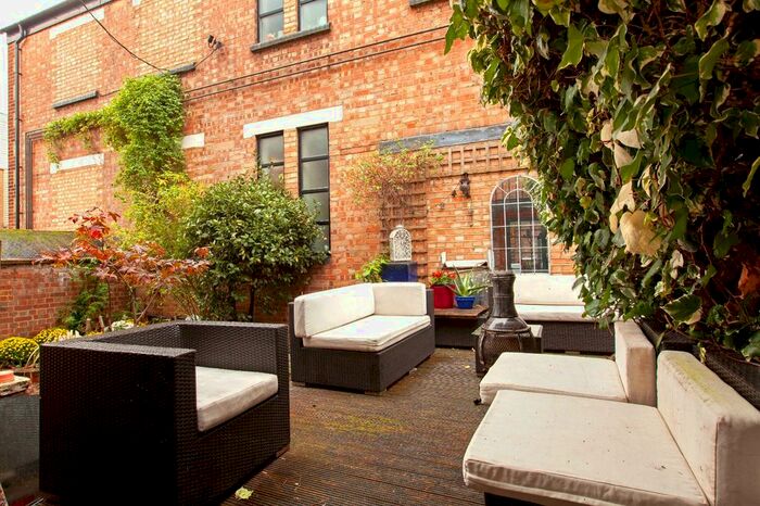 3 Bedroom Maisonette To Rent In Tollington Road, Islington, N7