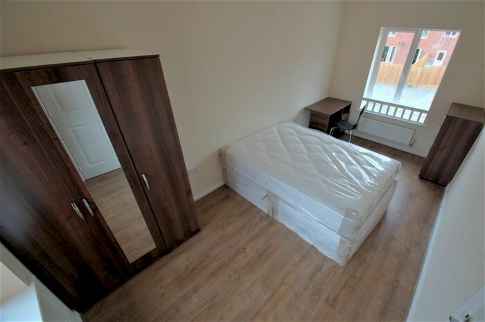 4 Bedroom Semi-Detached House To Rent In Signals Drive, Coventry, CV3