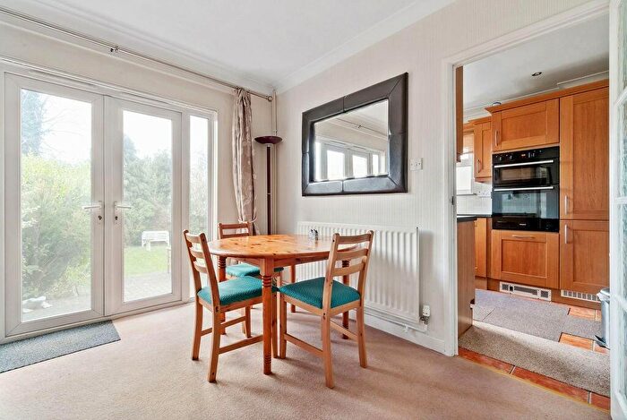 3 Bedroom Semi-Detached House To Rent In Highcombe Close, London, SE9