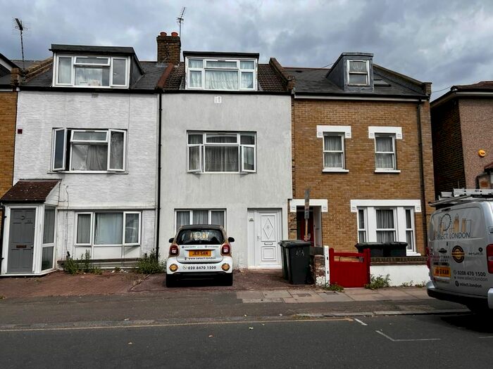 4 Bedroom Town House To Rent In Gilmore Road, SE13
