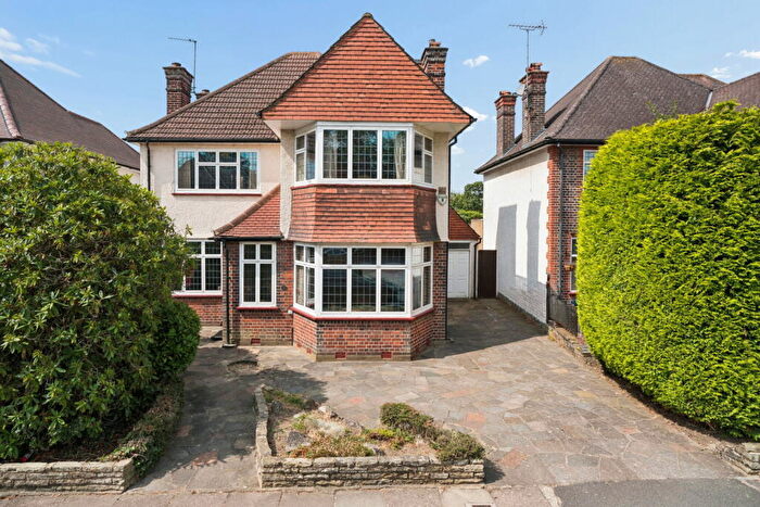 5 Bedroom Detached House For Sale In Anselm Road, Pinner, HA5