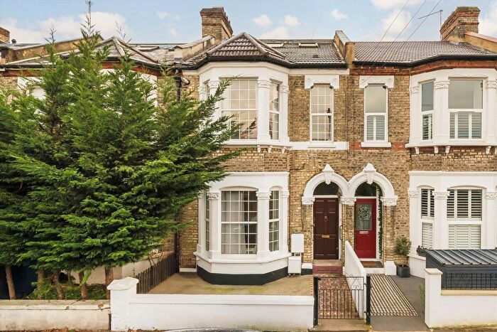 3 Bedroom Flat To Rent In Avenue Road, Acton, W3