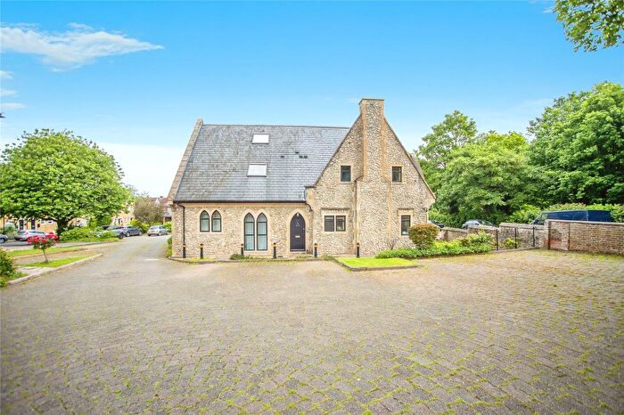 2 Bedroom Flat To Rent In Conway Mews, Brompton, Gillingham, Kent, ME7