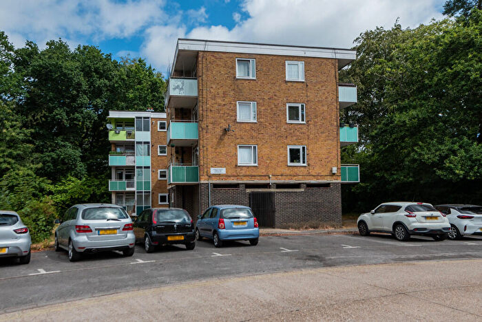 2 Bedroom Flat For Sale In Linford Crescent, Southampton, SO16