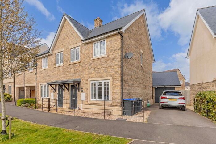 3 Bedroom Semi Detached House For Sale In Snell Avenue, Malmesbury, SN16