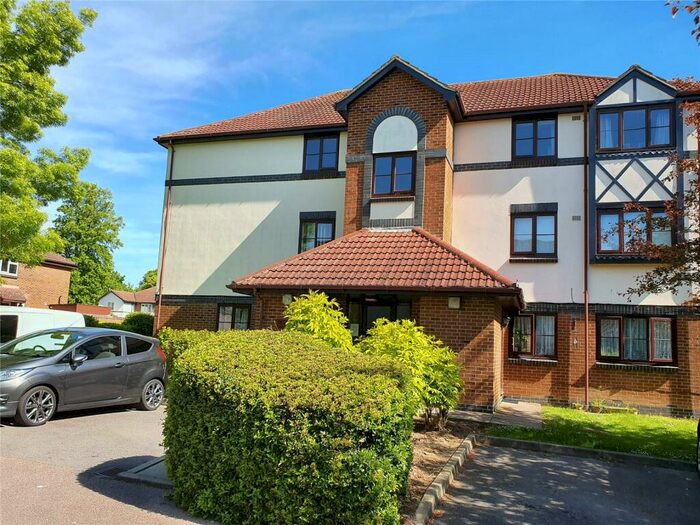 2 Bedroom Apartment To Rent In Wordsworth Mead, Redhill, Surrey, RH1