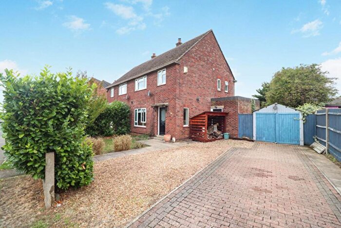 3 Bedroom Semi-Detached House For Sale In Palmer Avenue, Irthlingborough, NN9