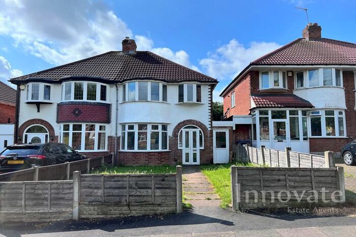 3 Bedroom Semi-Detached House To Rent In Ridgacre Road, Quinton, Birmingham, B32