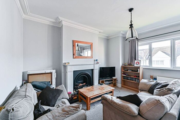 2 Bedroom Flat To Rent In Gassiot Road, Tooting, London, SW17