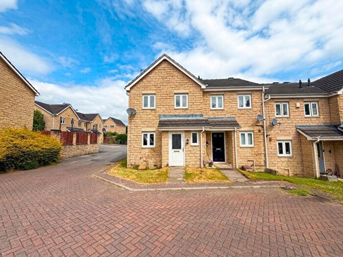3 Bedroom Semi-Detached House To Rent In College Avenue, Huddersfield, HD3