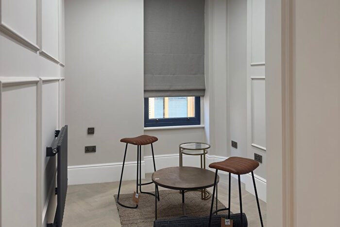 3 Bedroom Flat To Rent In Flat, Shaldon Mansions, Charring Cross Road, London, La, United Kingdom, WC2H