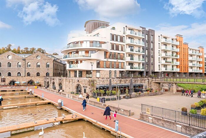 3 Bedroom Flat For Sale In Millennium Promenade, Bristol, BS1